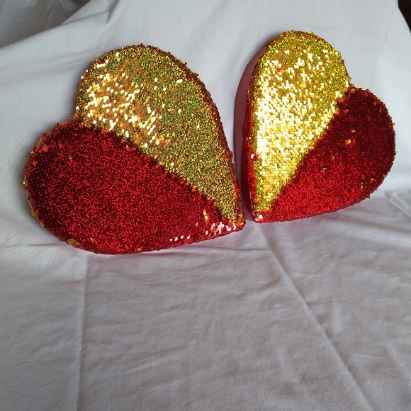 Metallic Red and Gold Sequins Heart Shape Wall Decor Set of 2 - Picture 8 of 8